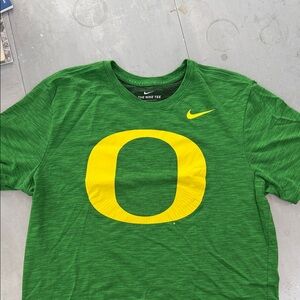 EUC Nike Oregon Ducks men’s L Green Tee with Yellow O Logo